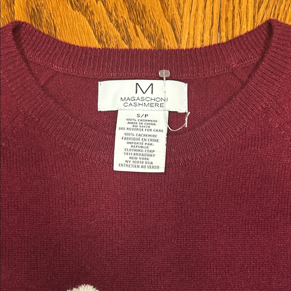 NWOT Cashmere Burgundy Long Sleeve Crew Neck Sweater. Size S - Picture 2 of 10